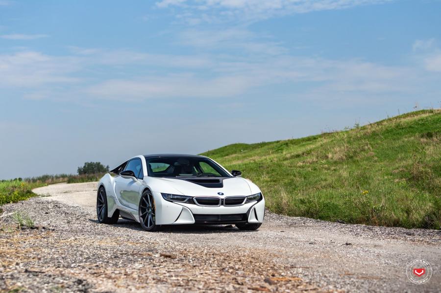  BMW i8 on Vossen Wheels (VPS-310T) 2018 года  (фото 9 из 26)